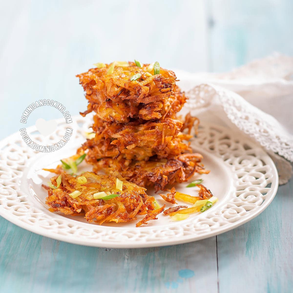 Arañitas de plátano (plantain fritters).