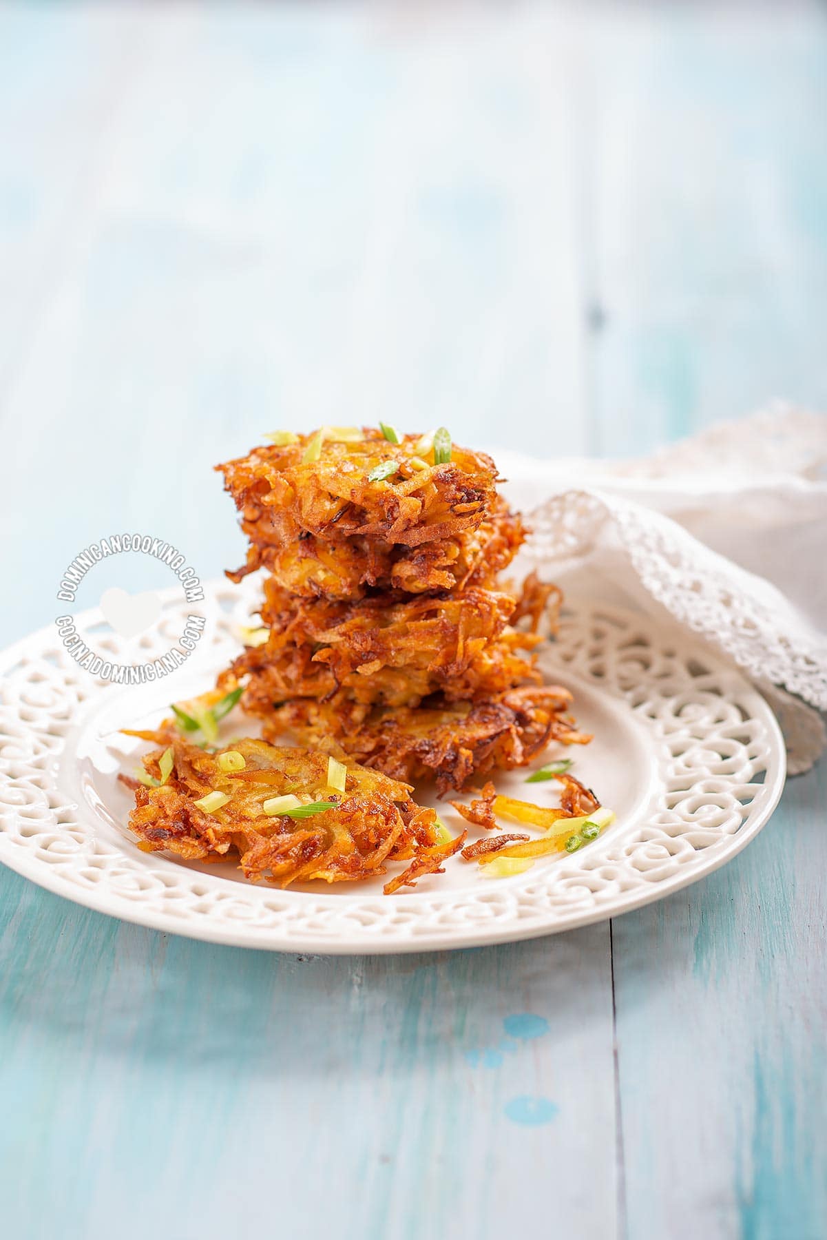 Plantain ara&ntilde;itas (fritters).