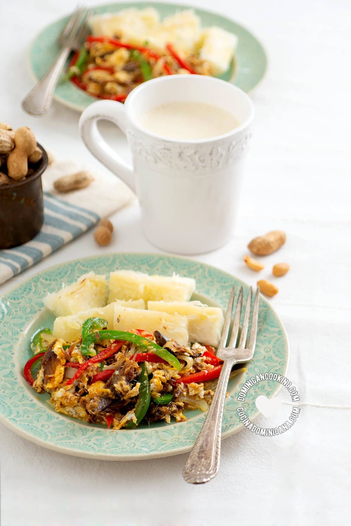 Arenque con huevo (herring and eggs).