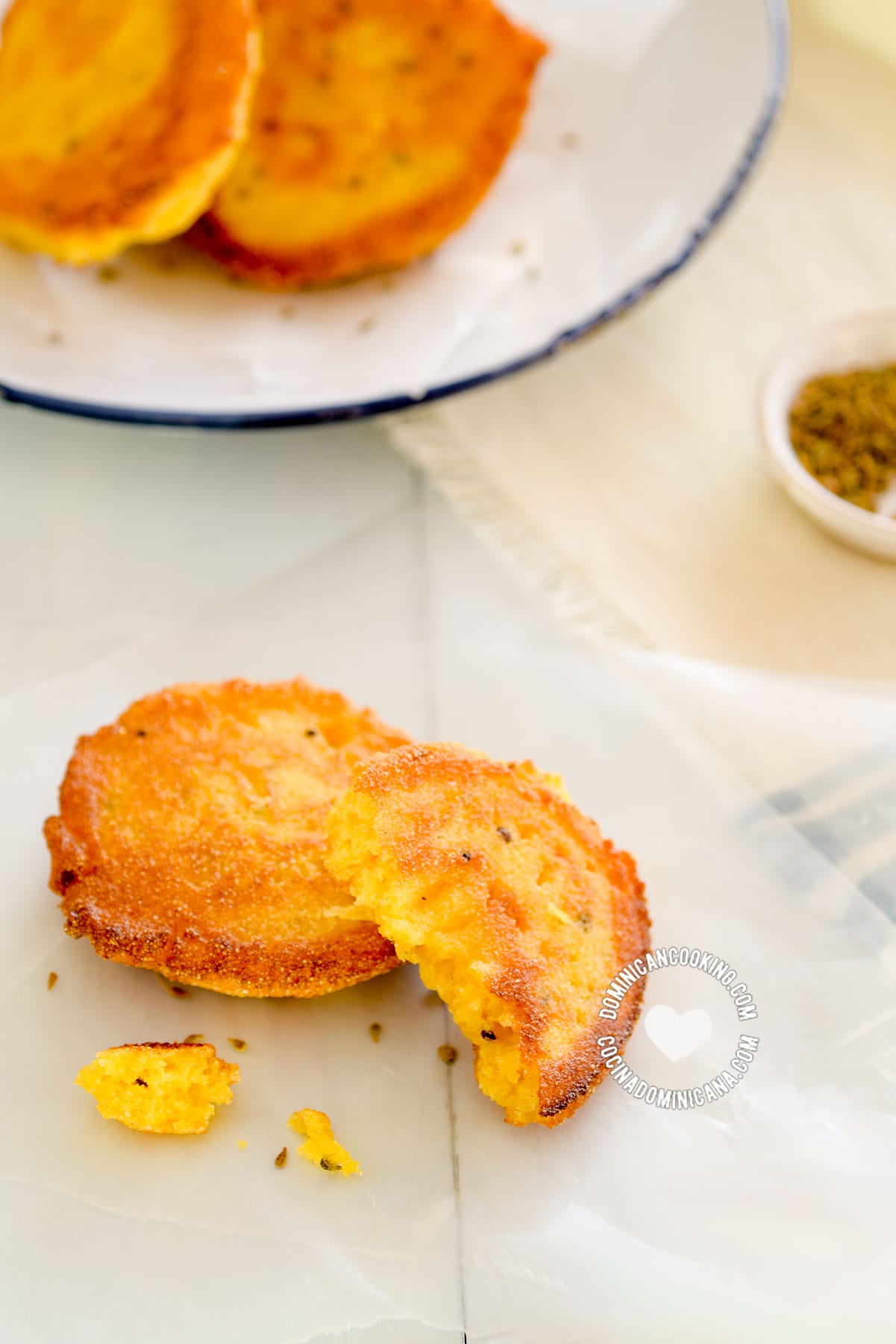 Arepitas de maiz (cornmeal fritters).