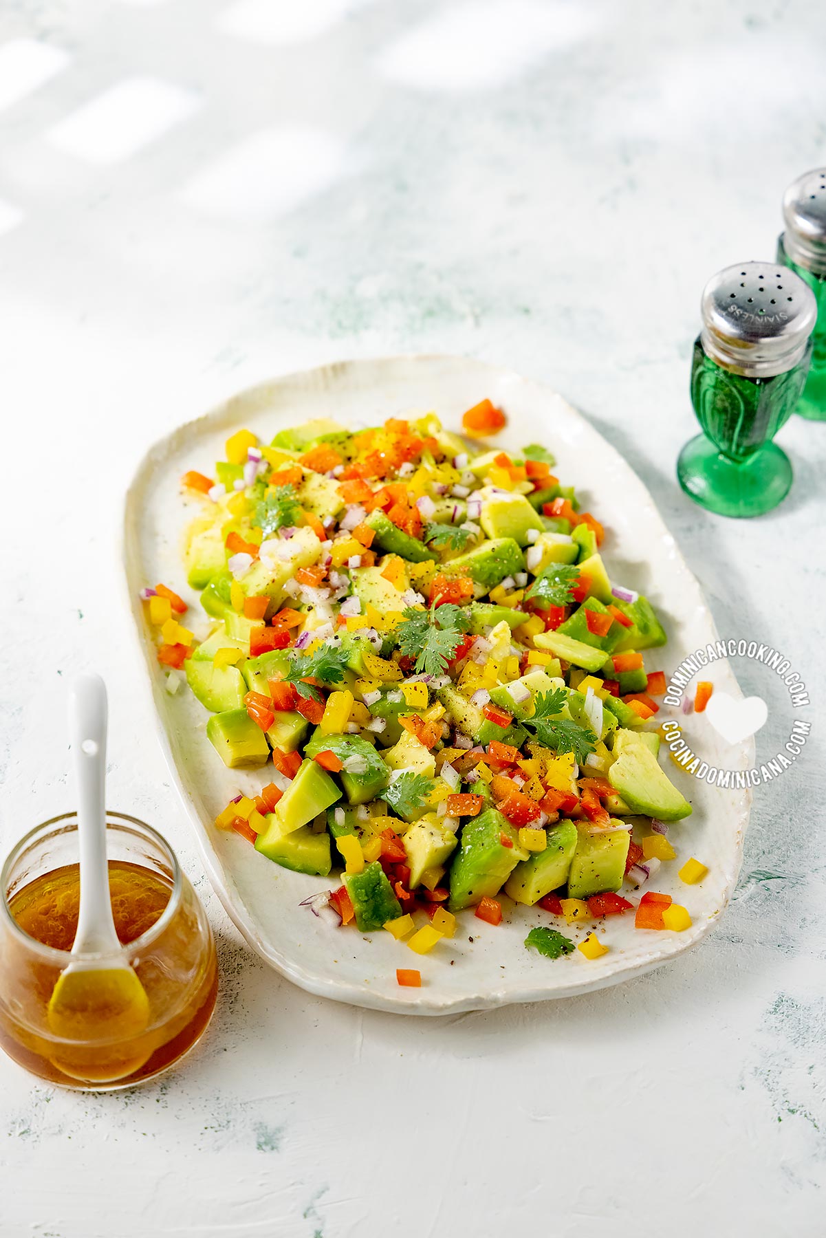 Ensalada de aguacate (avocado salad).