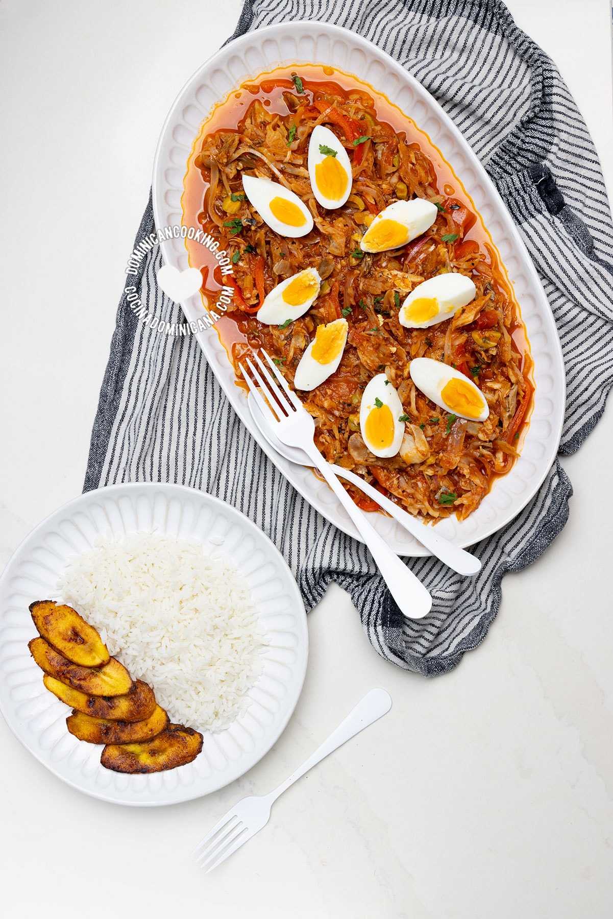 Bacalao con repollo y huevo.