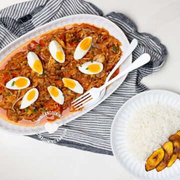 Bacalao con repollo (col) y huevo.