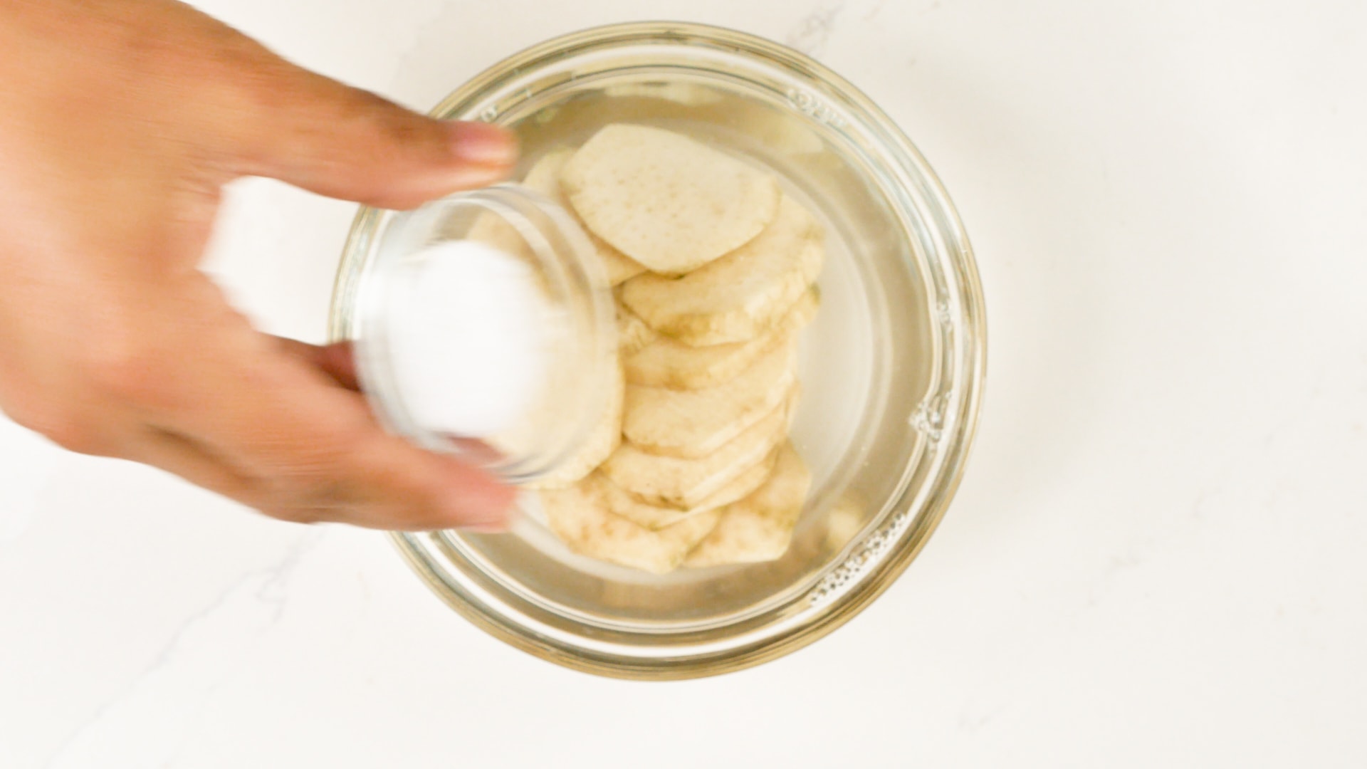 Salting batata frita.