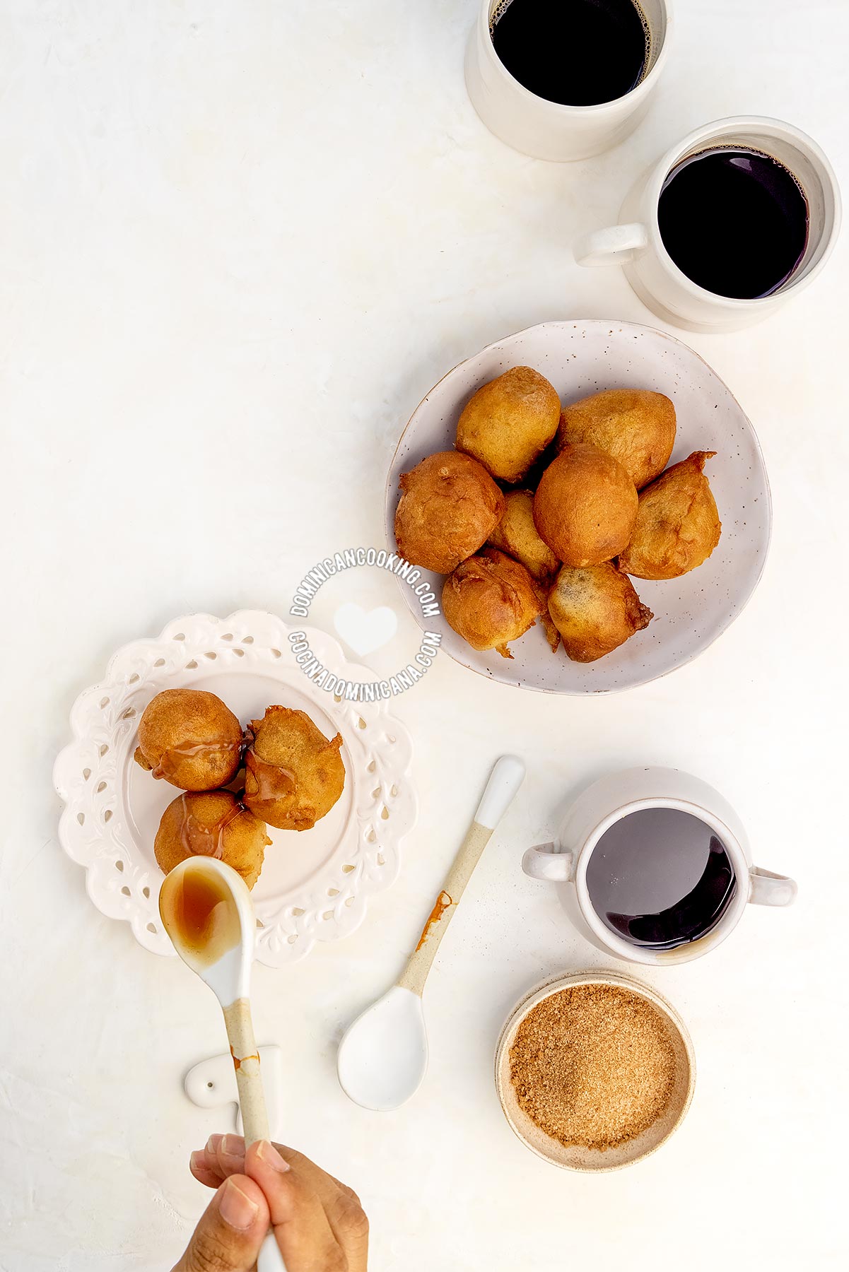 Buñuelos de viento (puffy fried balls in syrup).
