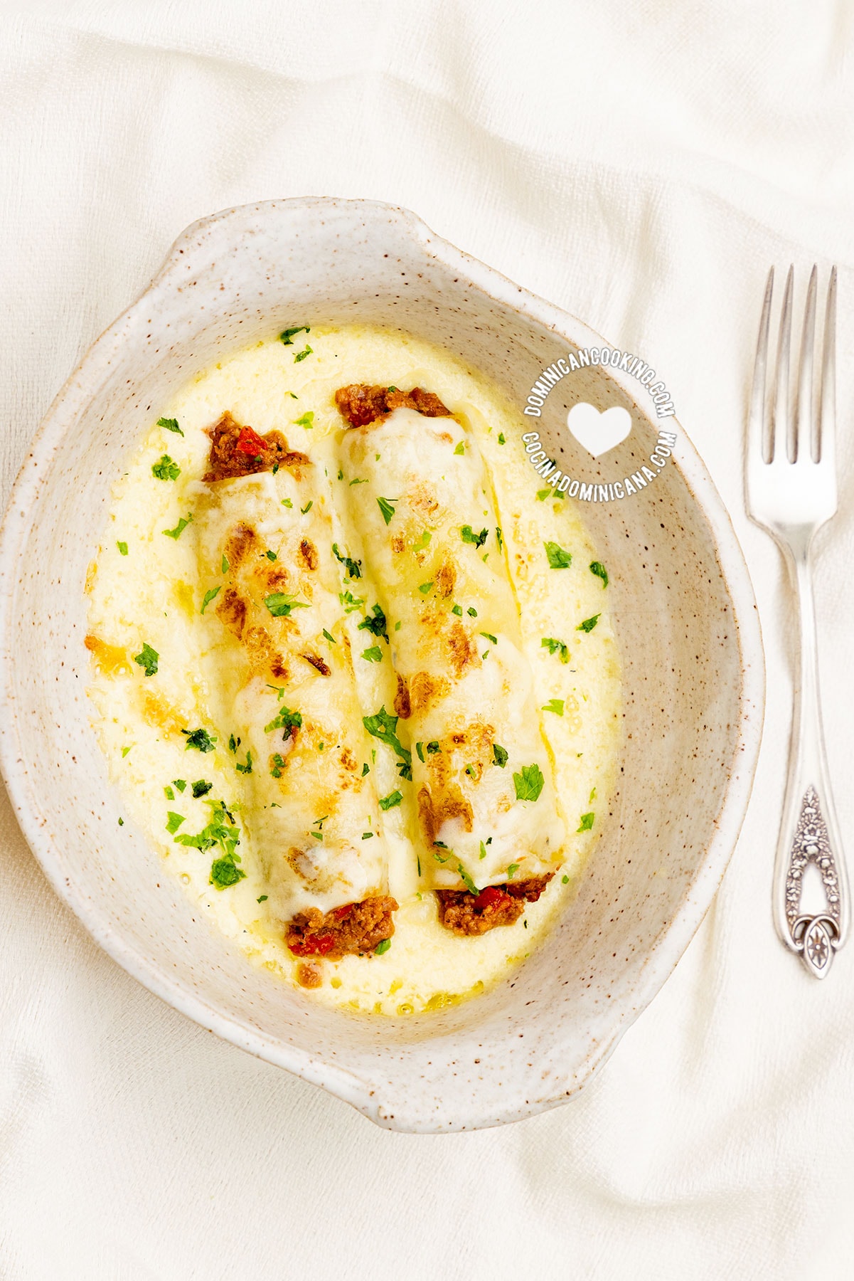 Canelones dominicanos (Dominican cannelloni).