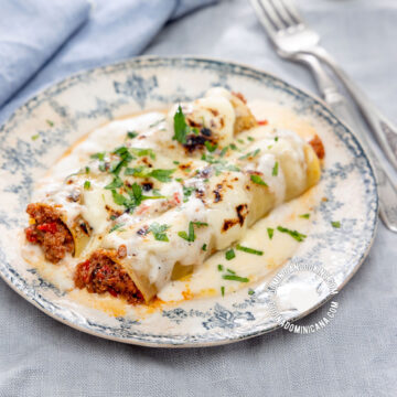 Canelones dominicanos (Dominican cannelloni).