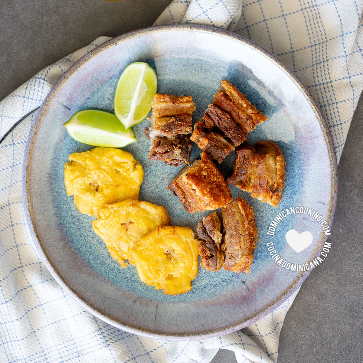 Chicharron de cerdo (fried pork rind).