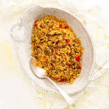Mollejas con arroz (locrio de molleja de pollo).