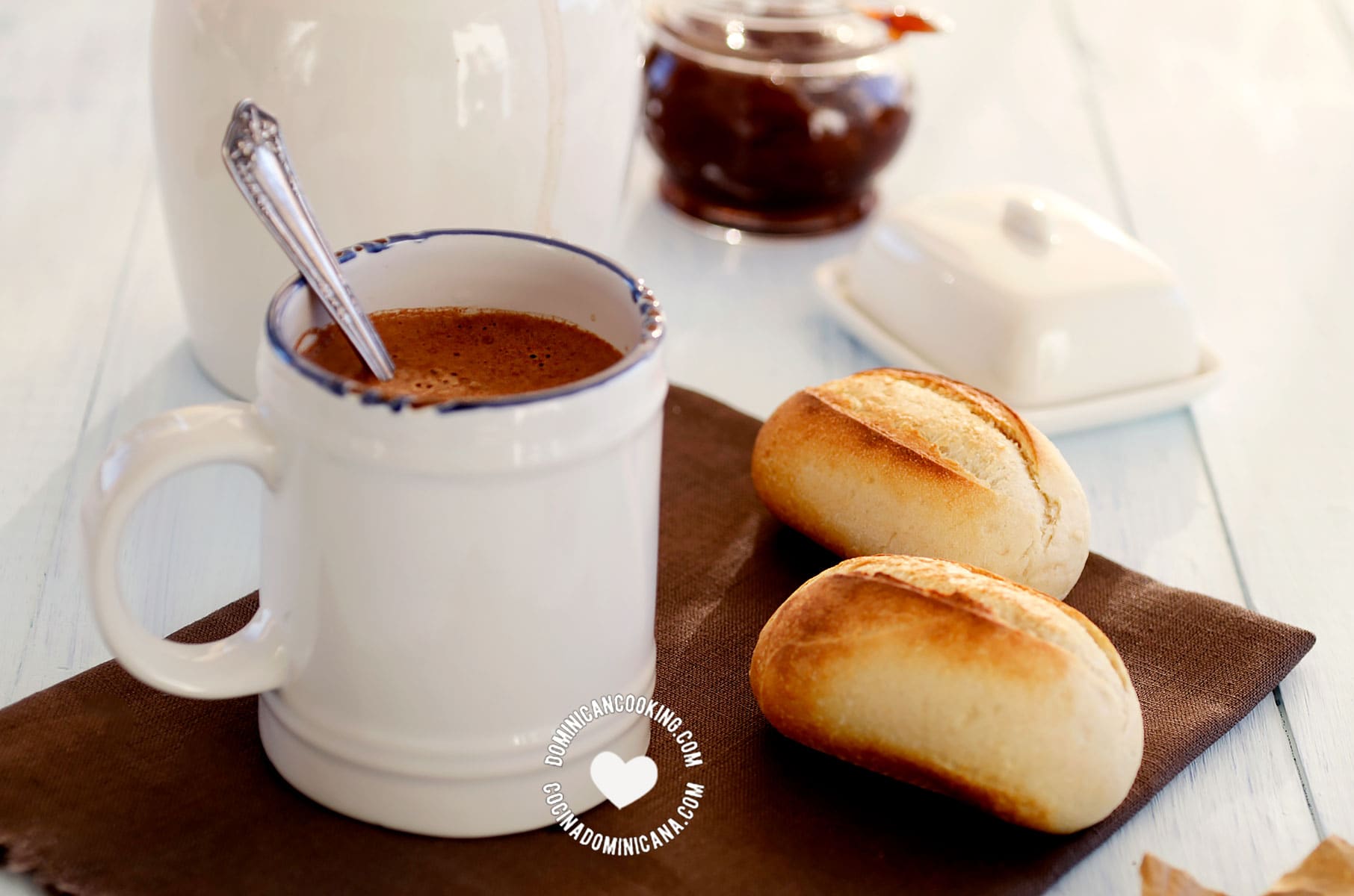 Chocolate de agua (cup of non-dairy cocoa).