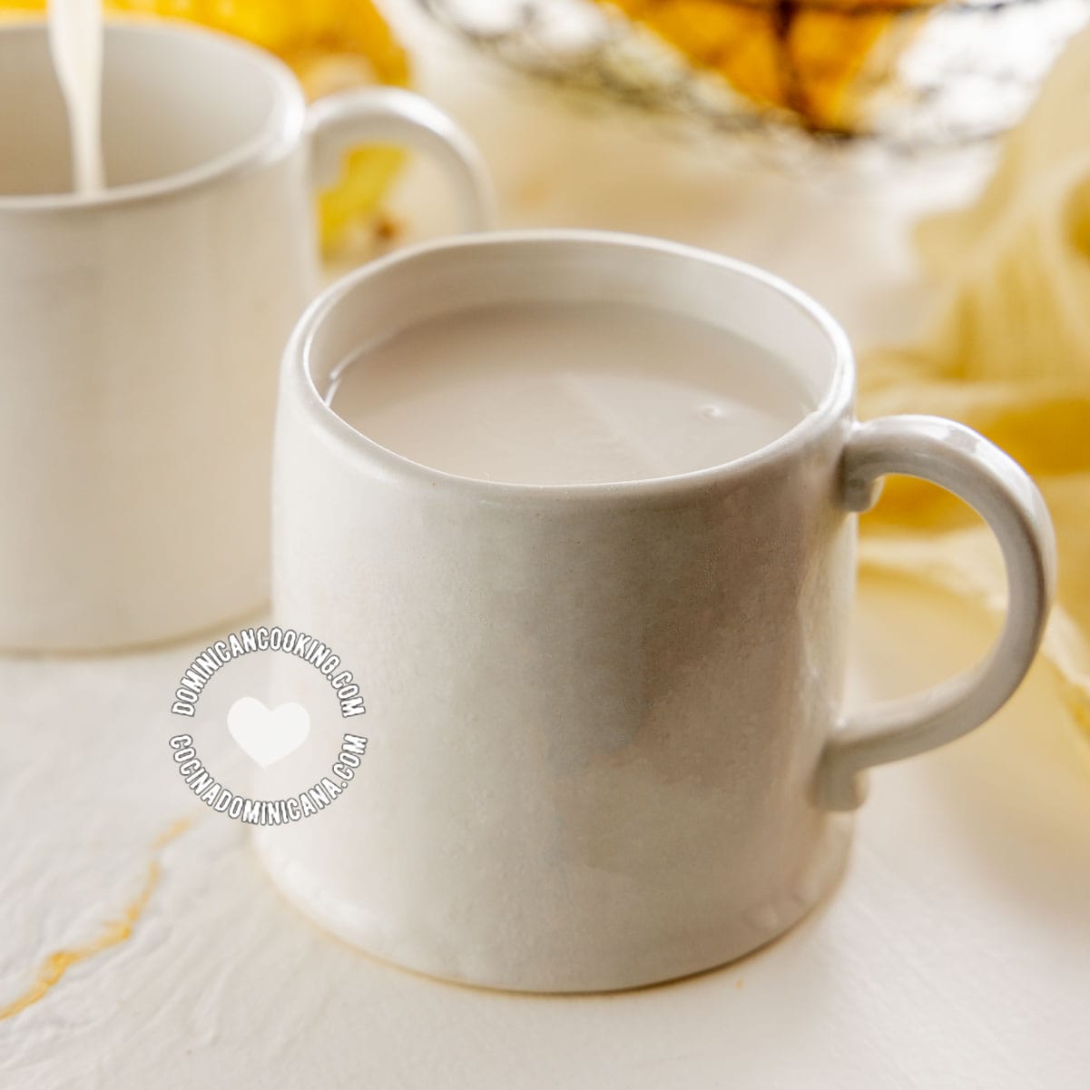 Hot cornmeal drink (chocolate de maíz).