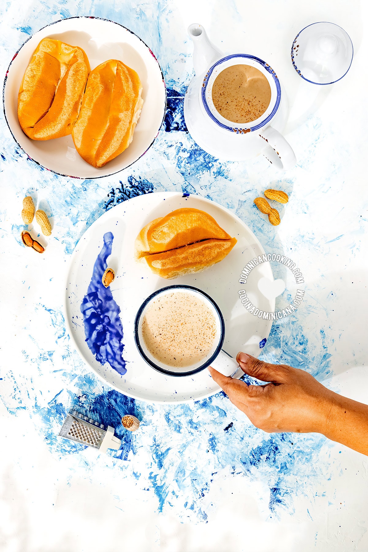 Chocolate de man&iacute; (peanut "cocoa") served with pan de agua.