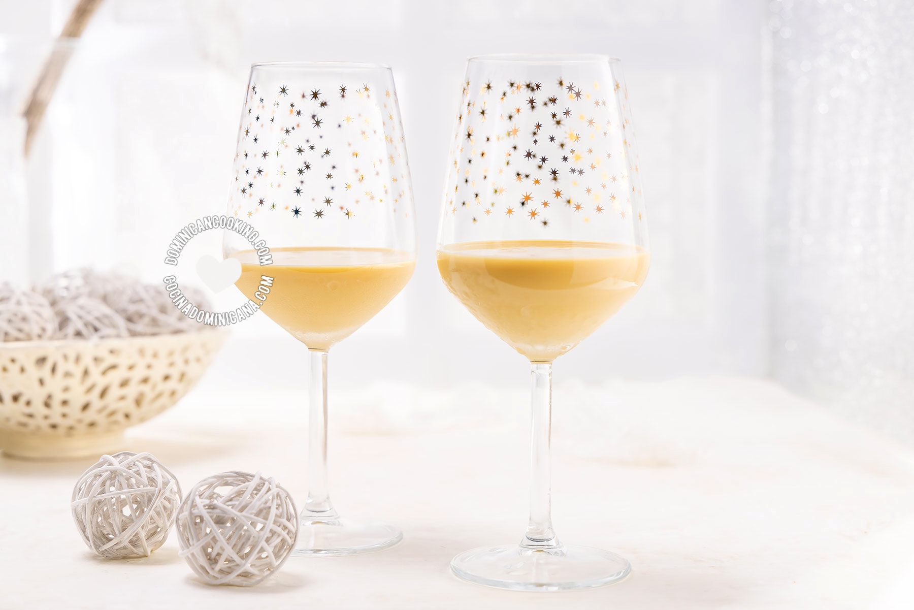 Ponche crema (rum eggnog).