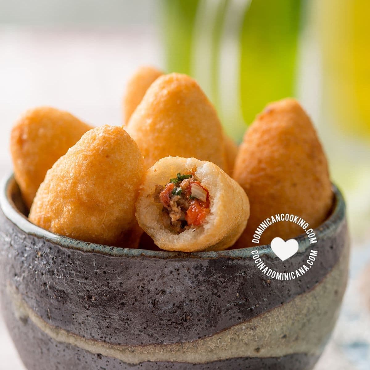 Chulitos (spicy cassava rolls).