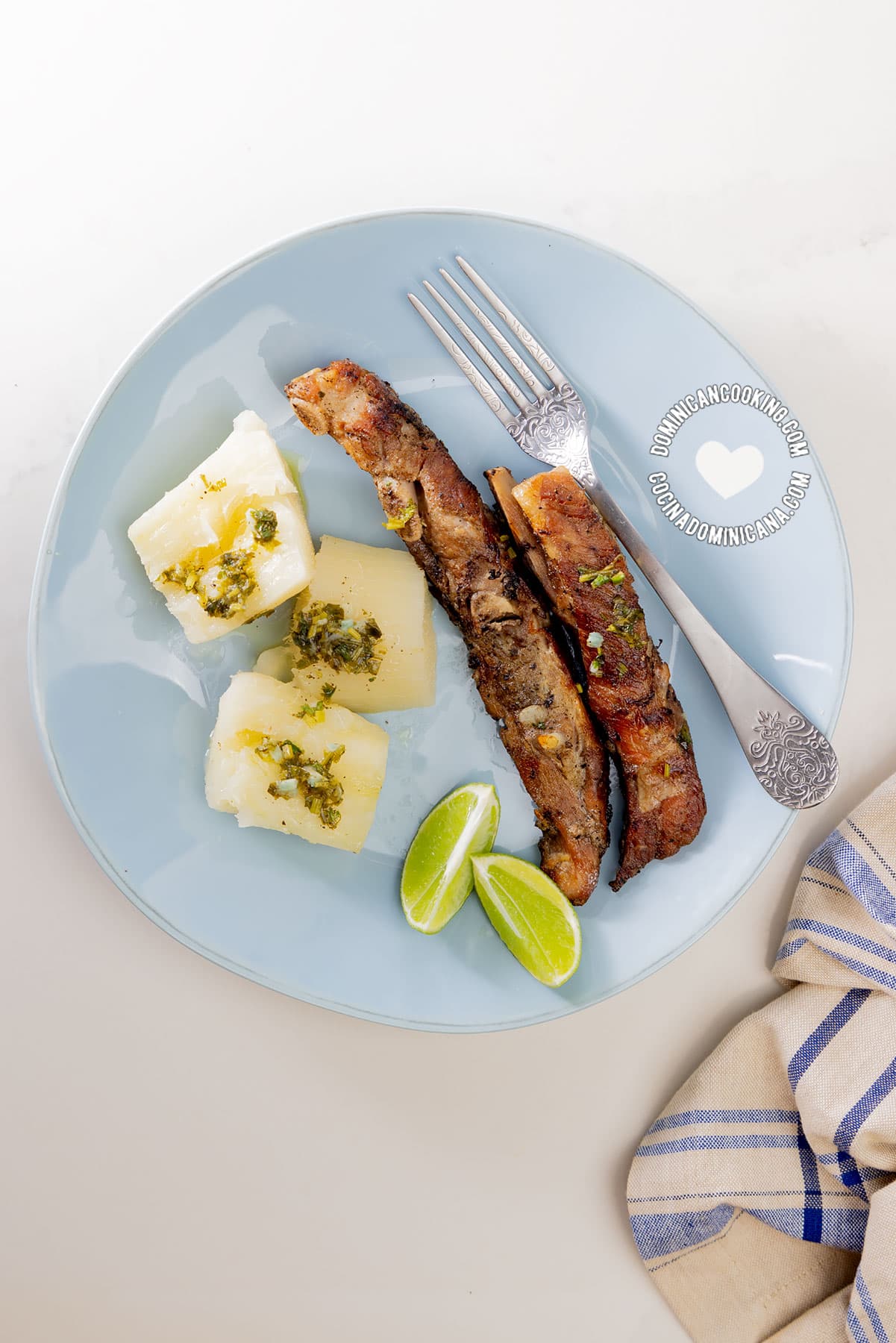 Costillitas de puerco en salsa verde.