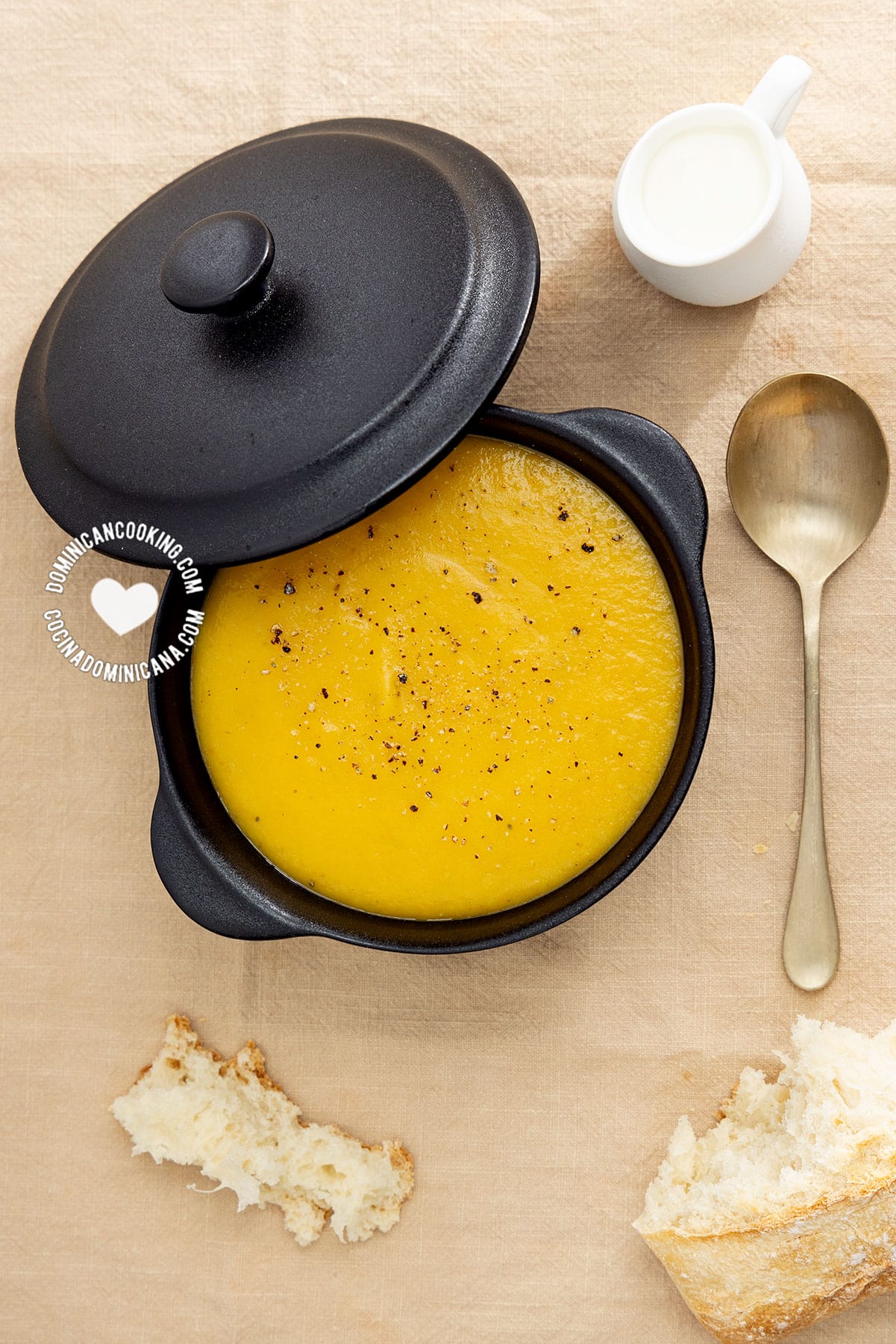 Crema de cepa de apio (creole celery root soup).