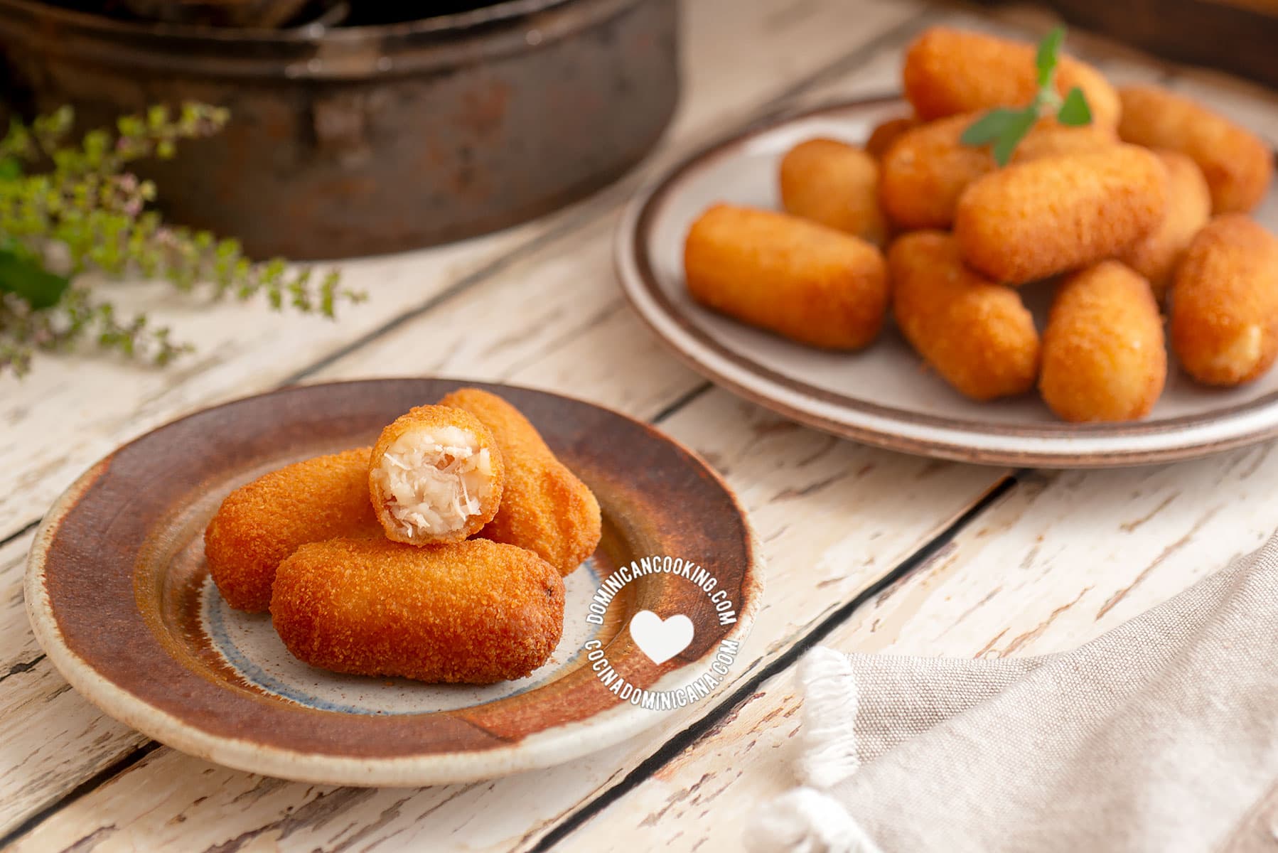 Croquetas (croquettes).