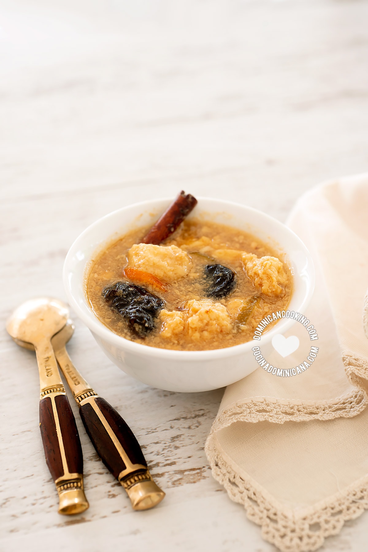 Dulce de leche cortada (curdled milk fudge).