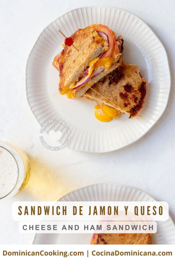 Sandwich de jamón y queso (ham and cheese sandwich).