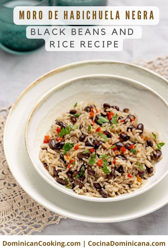 Moro de habichuelas negras (black beans and rice) recipe.