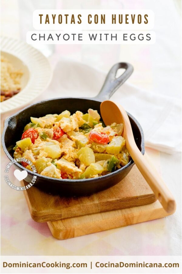 Tayota con huevos (chayote with eggs) recipe.