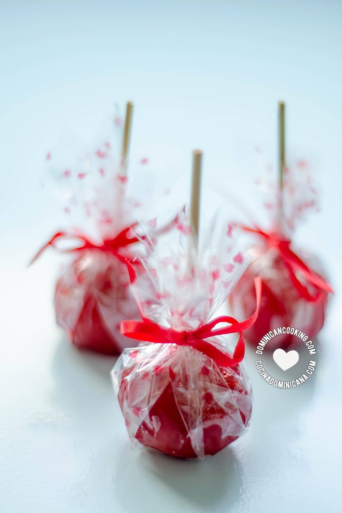 Memelos, churumbeles, cacos (Dominican lollipops).