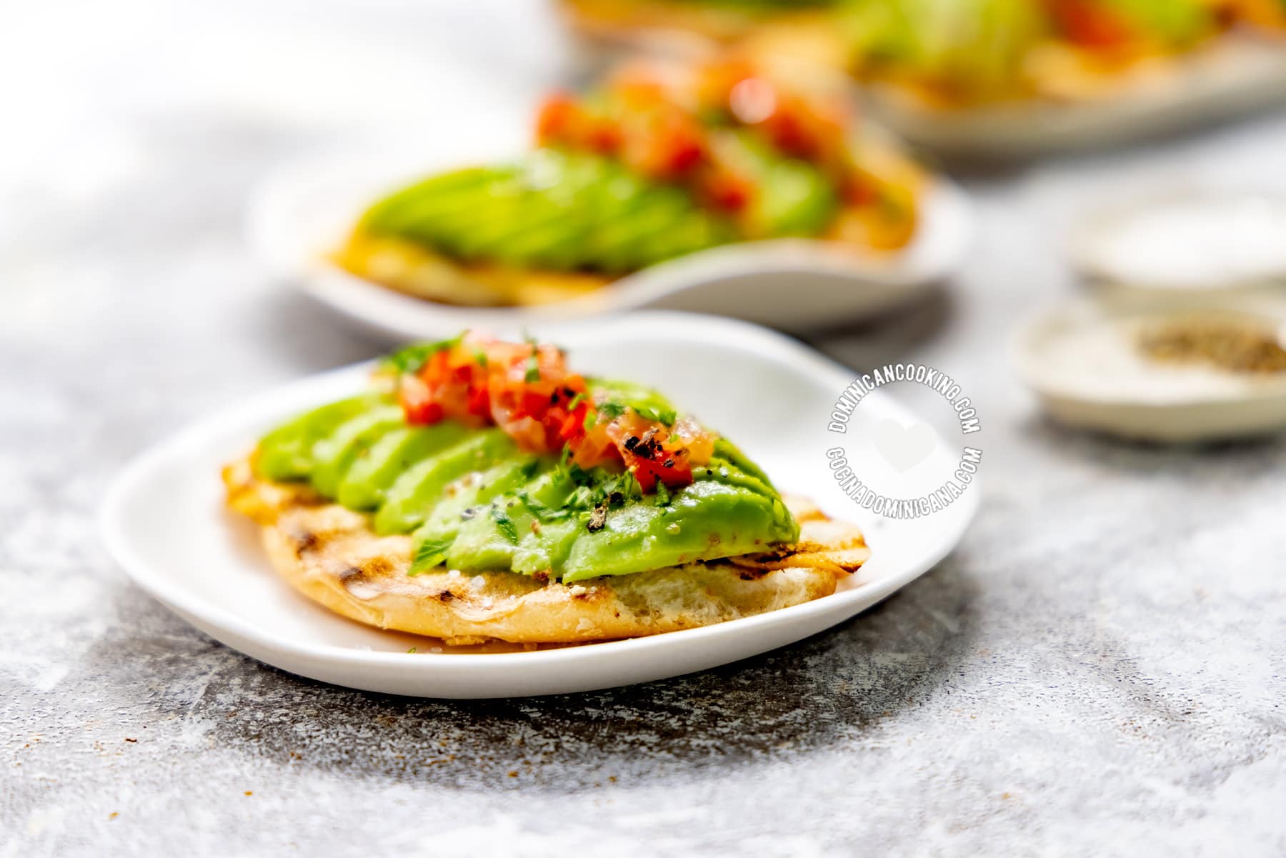 Pan con aguacate (avocado-topped bread).