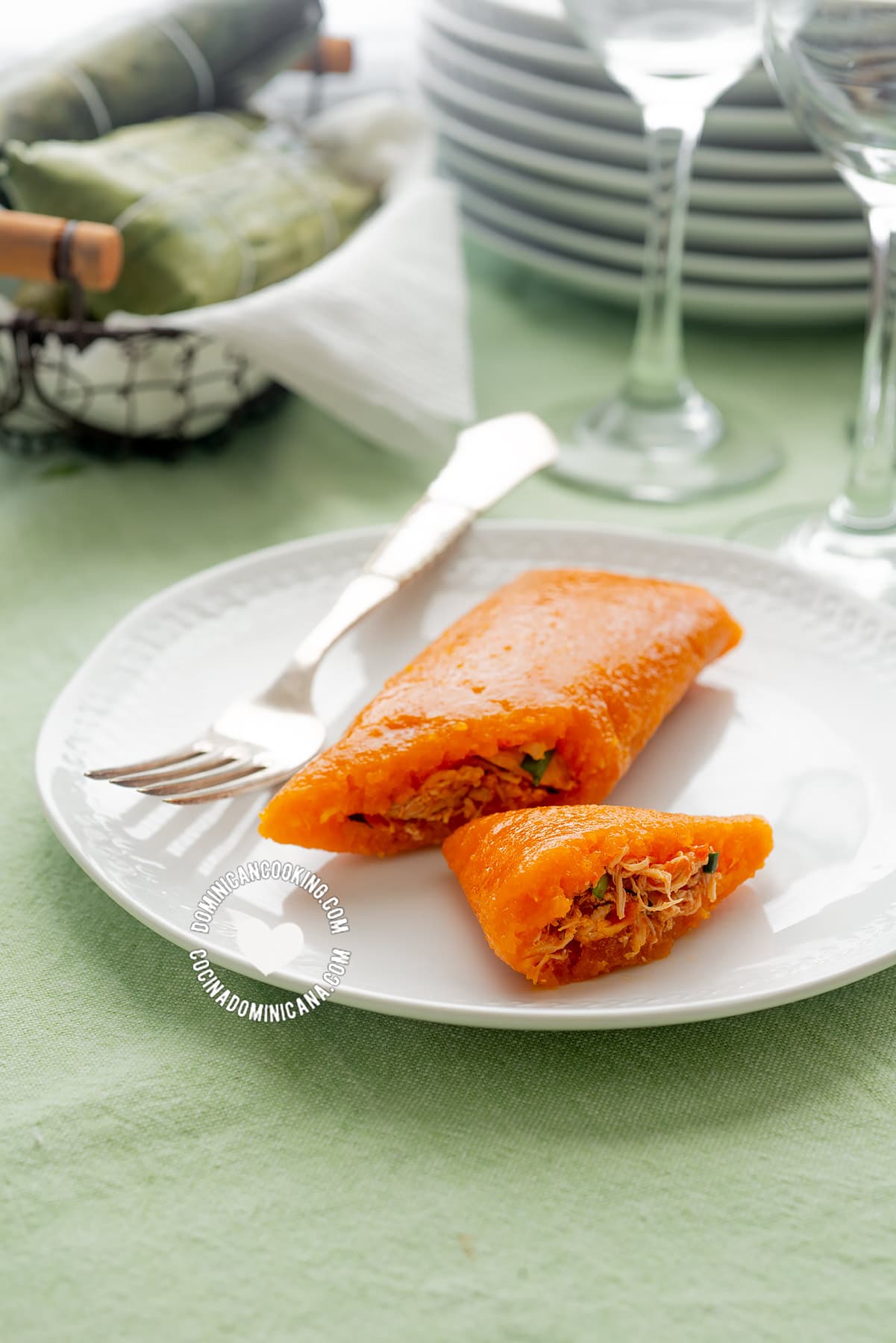 Pasteles de yuca en hoja (cassava pockets).