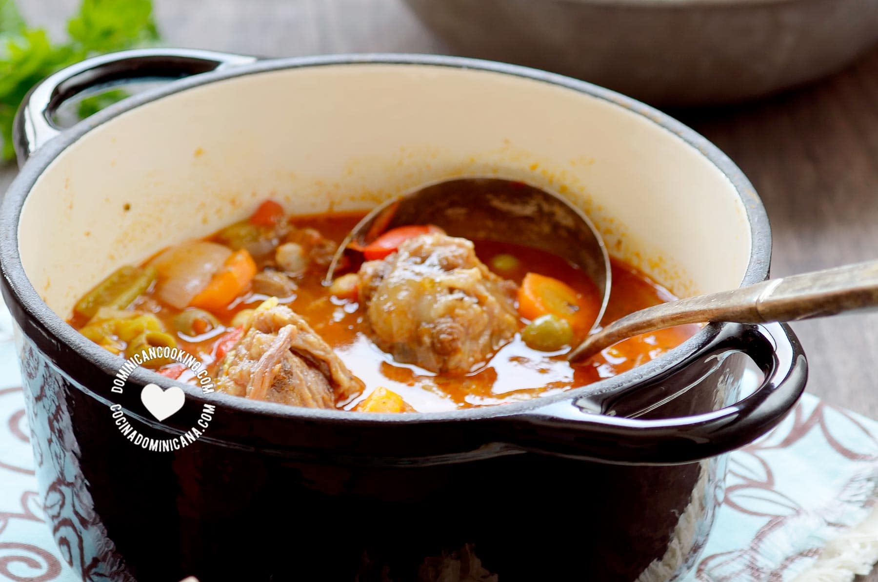 Rabo encendido (spicy oxtail stew).