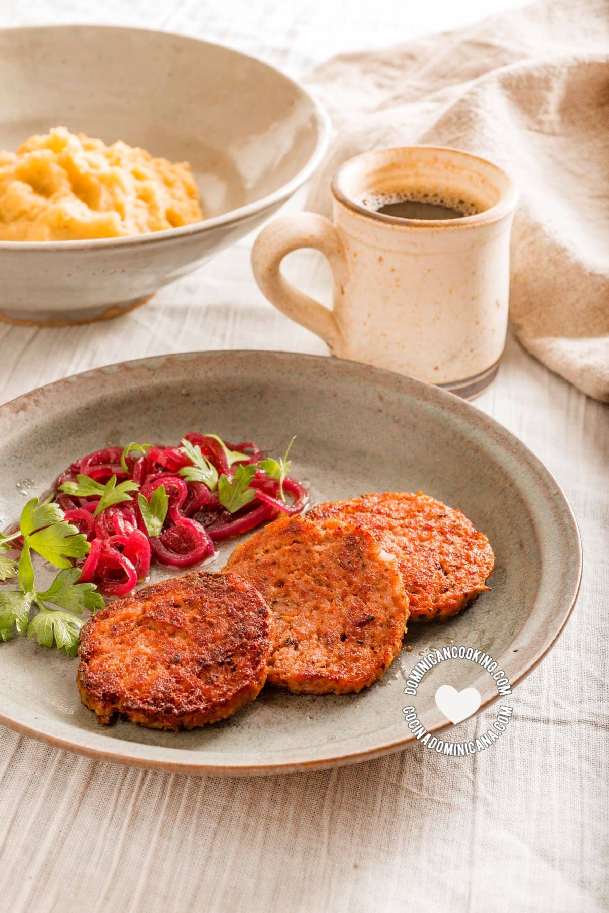 Salami Dominicano frito.