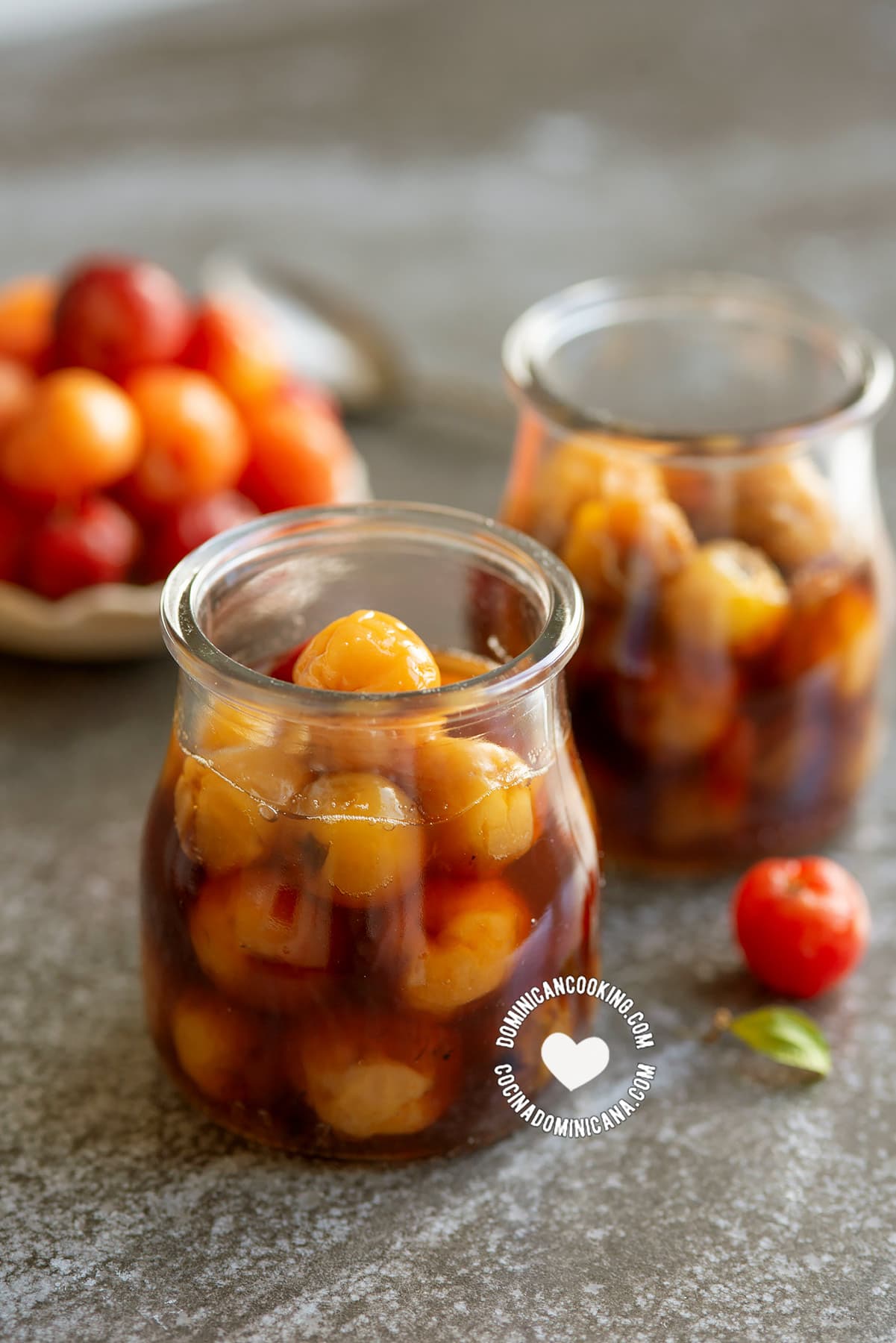 Dulce de cereza en almibar (acerola in syrup).