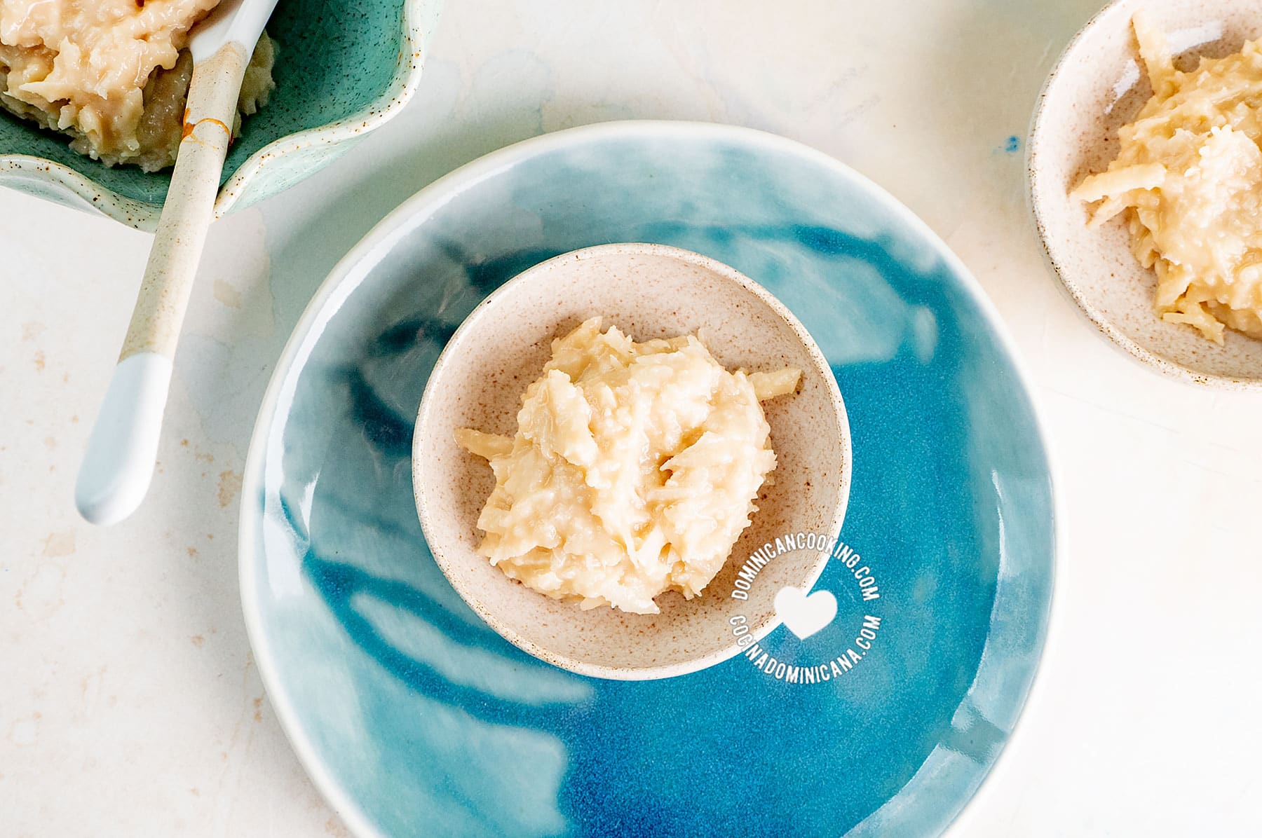 Dulce de coco (coconut fudge).