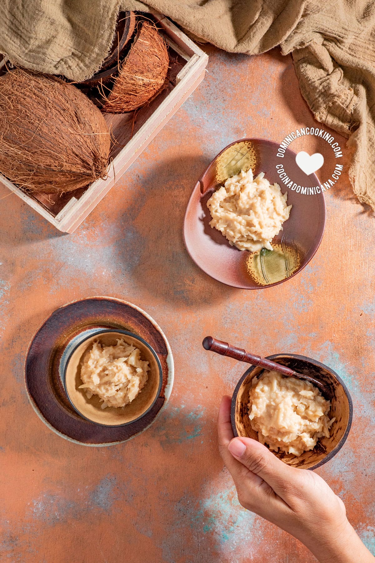 Dulce de coco (coconut and milk fudge).