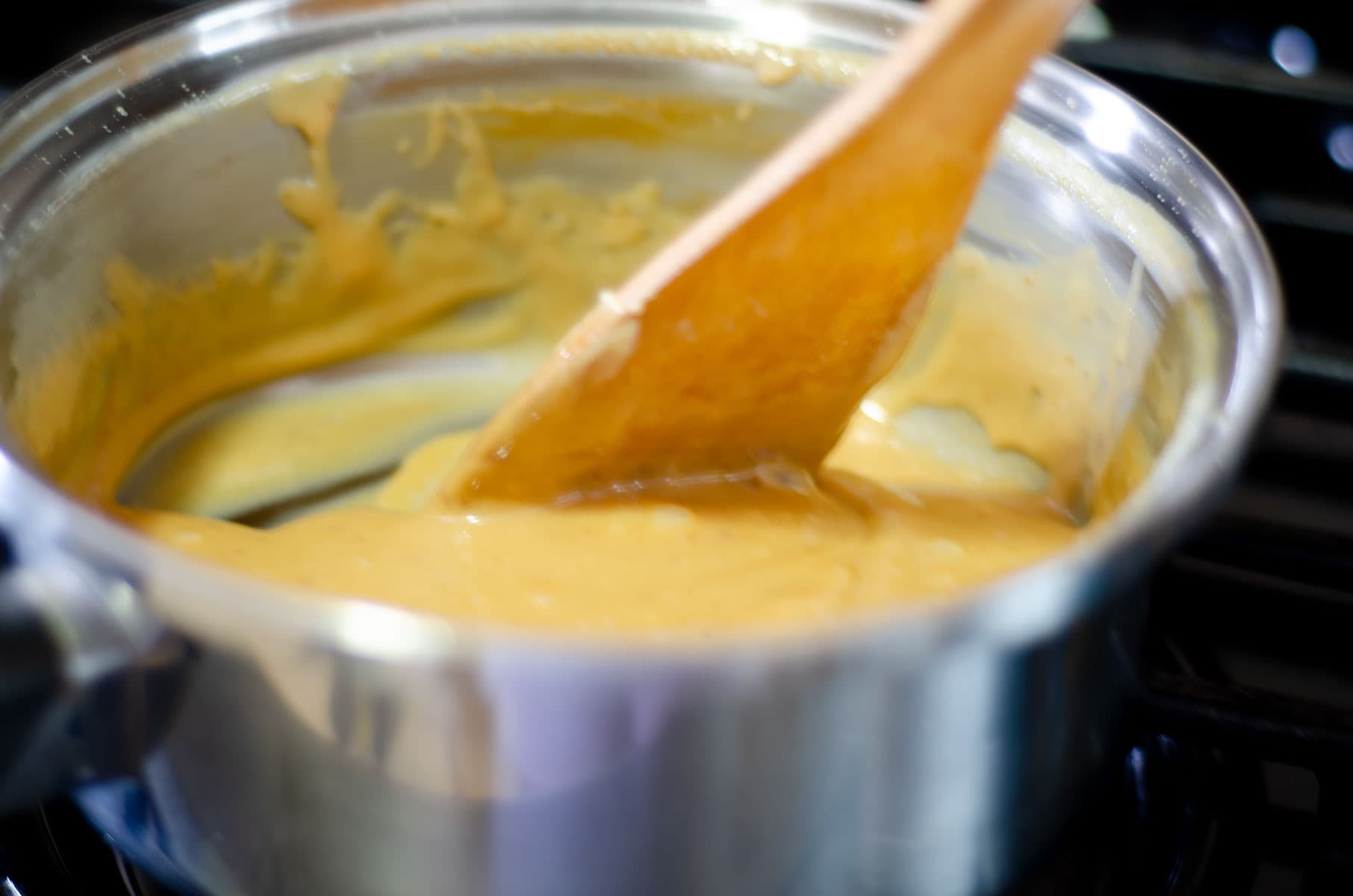 Boiling dulce de leche.