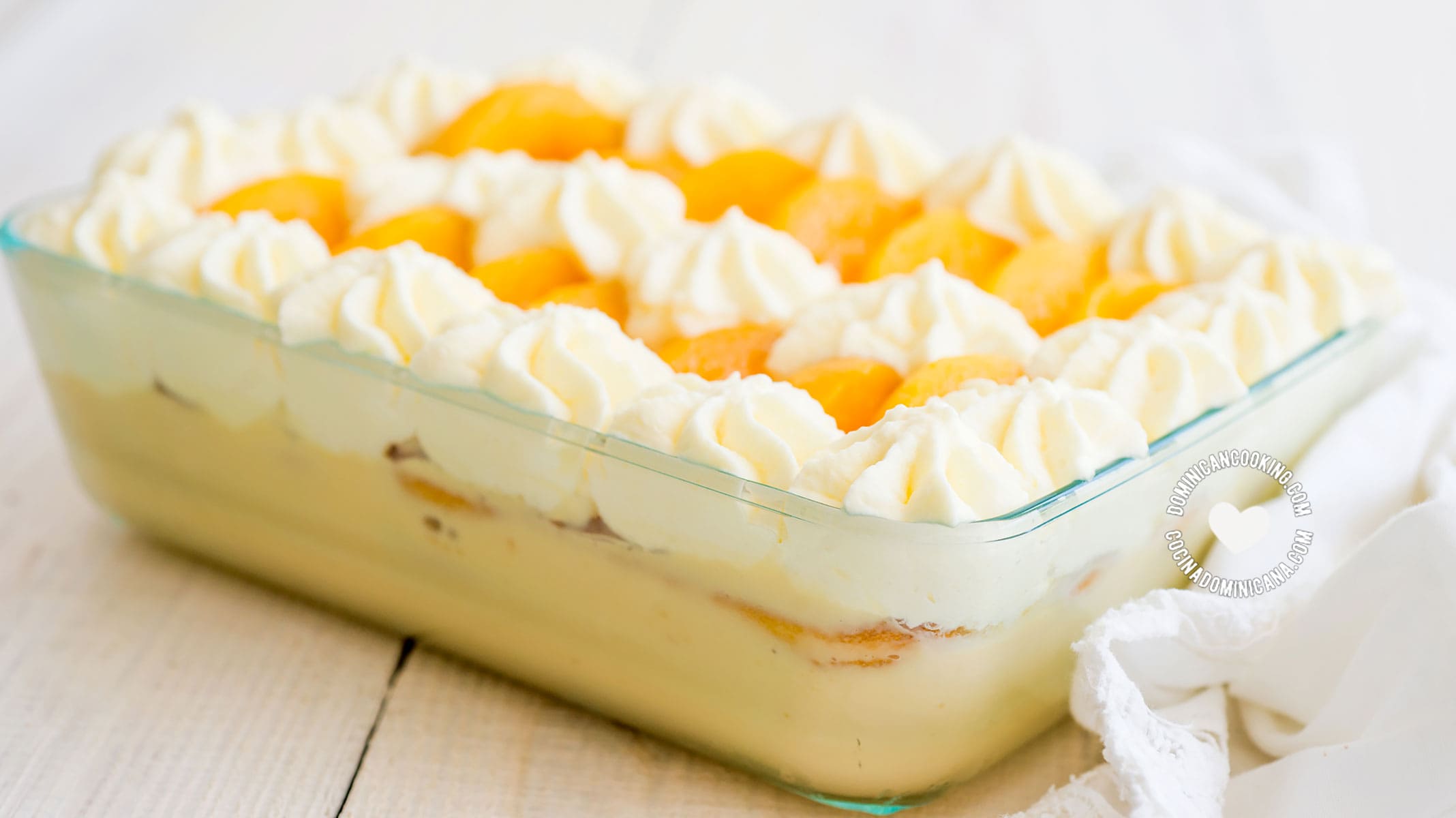 Dulce frío (Dominican trifle).