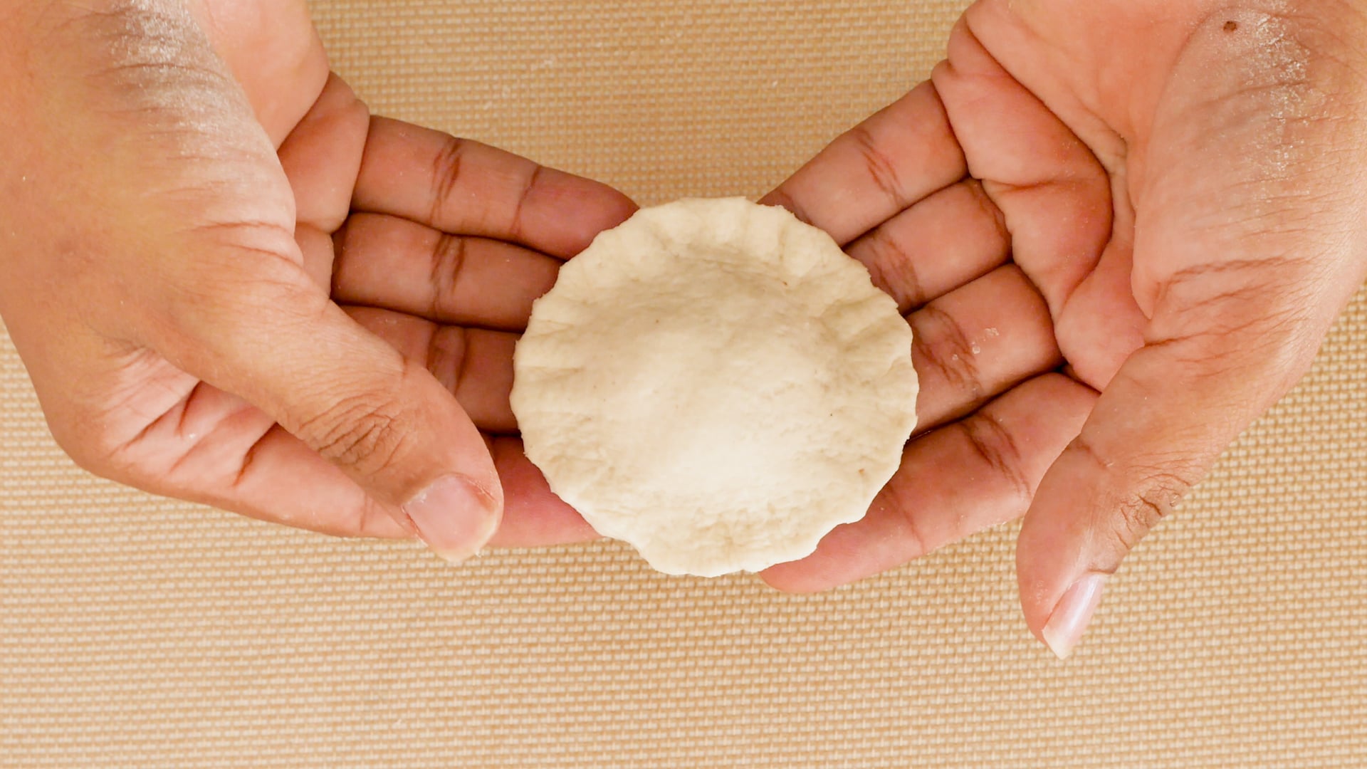 Hands holding pastelito