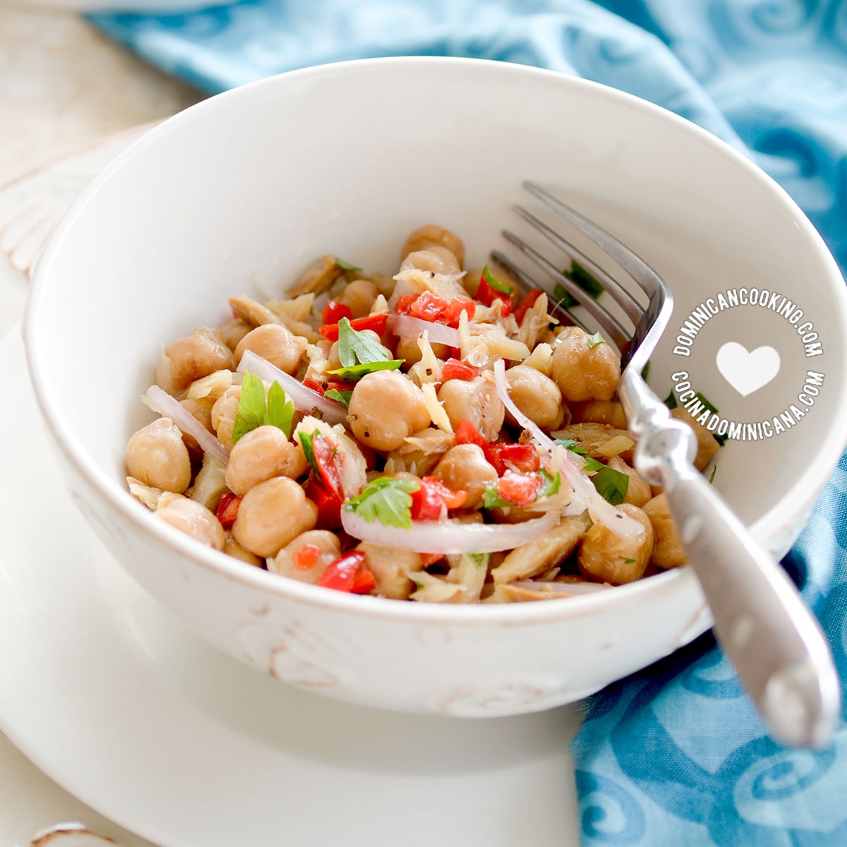 Ensalada de bacalao dominicana (codfish salad).