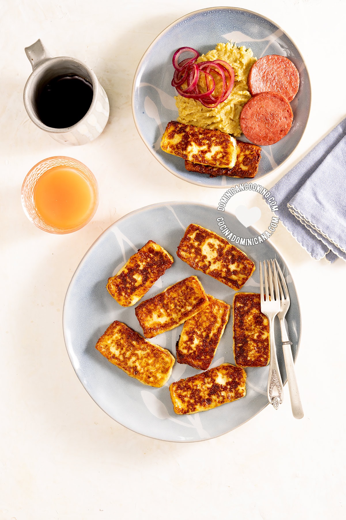 Fried cheese (queso frito).