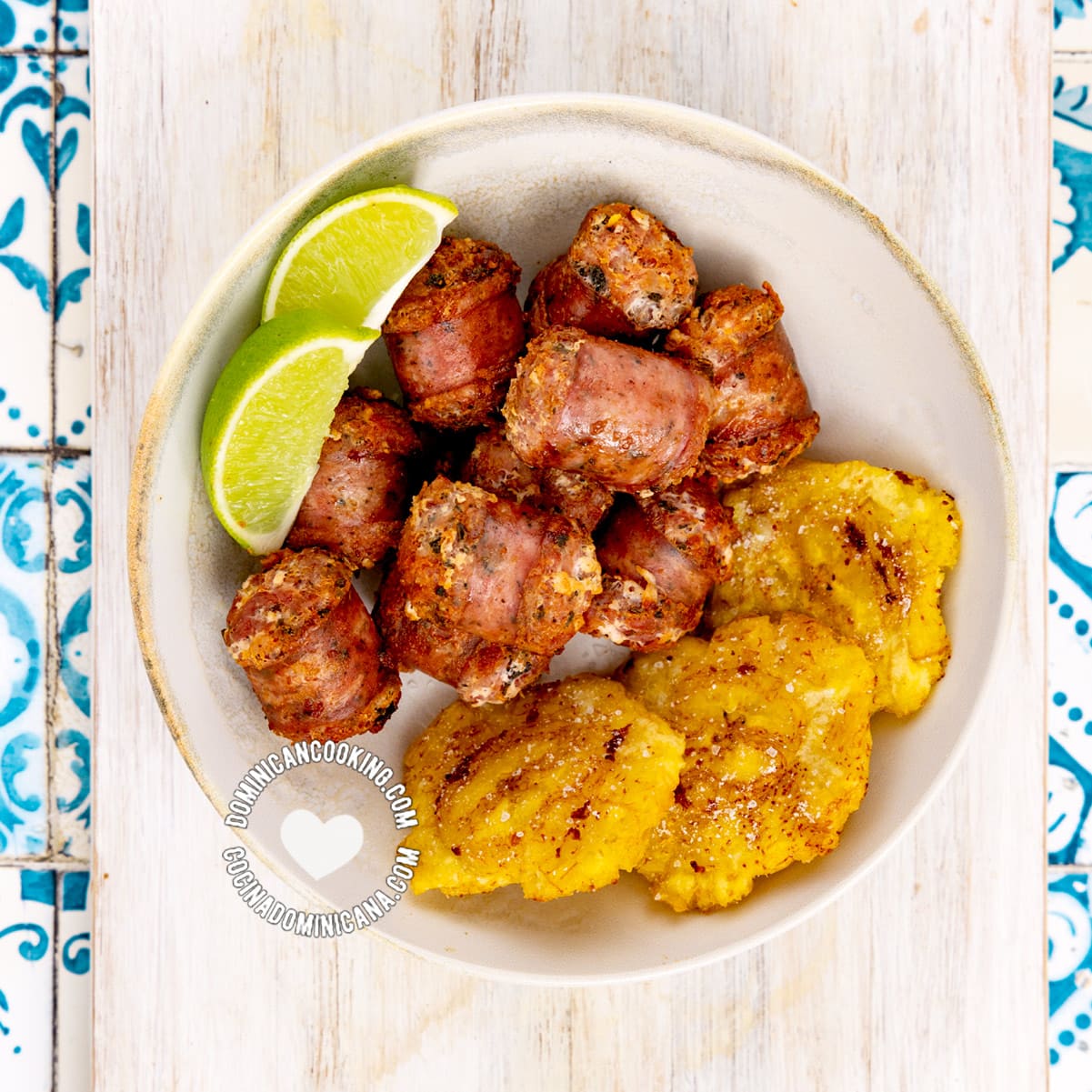 Picalonga: longaniza frita y tostones.