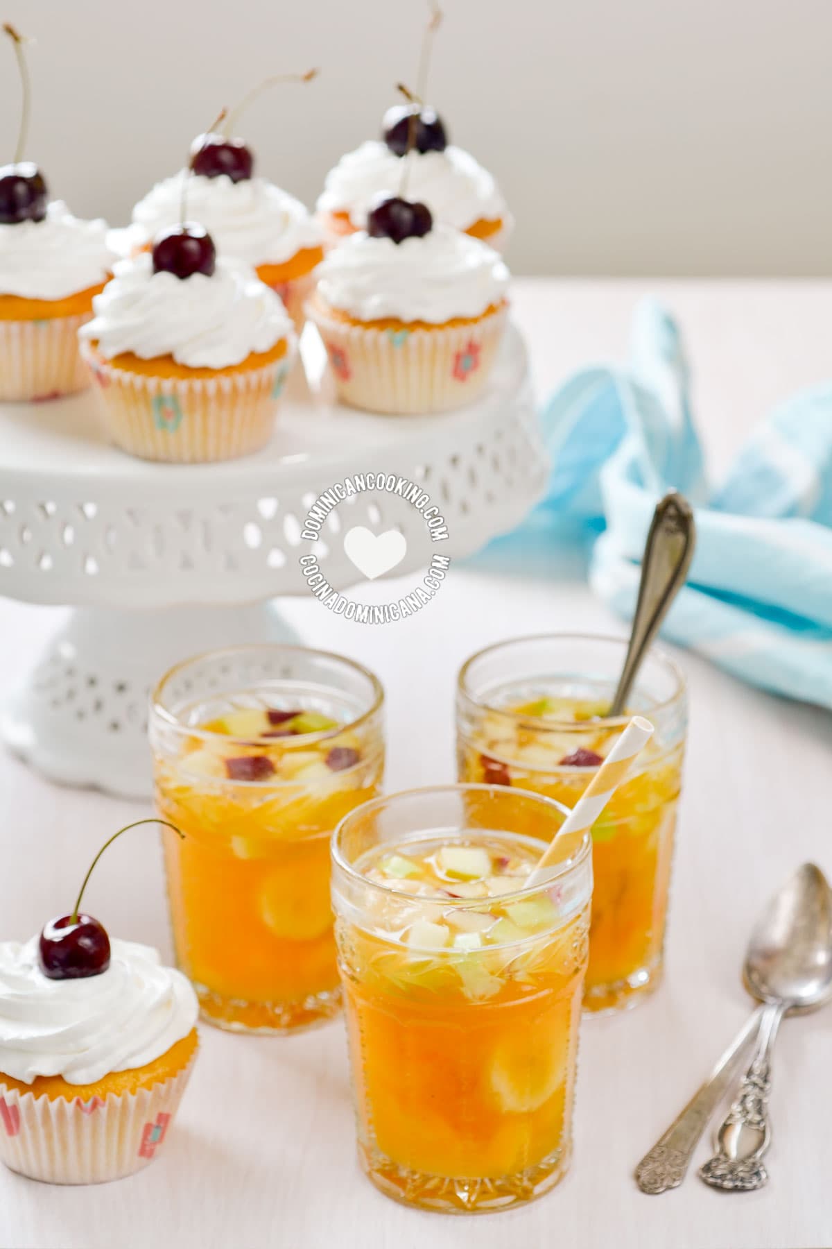 Ponche de frutas (Fruit punch).