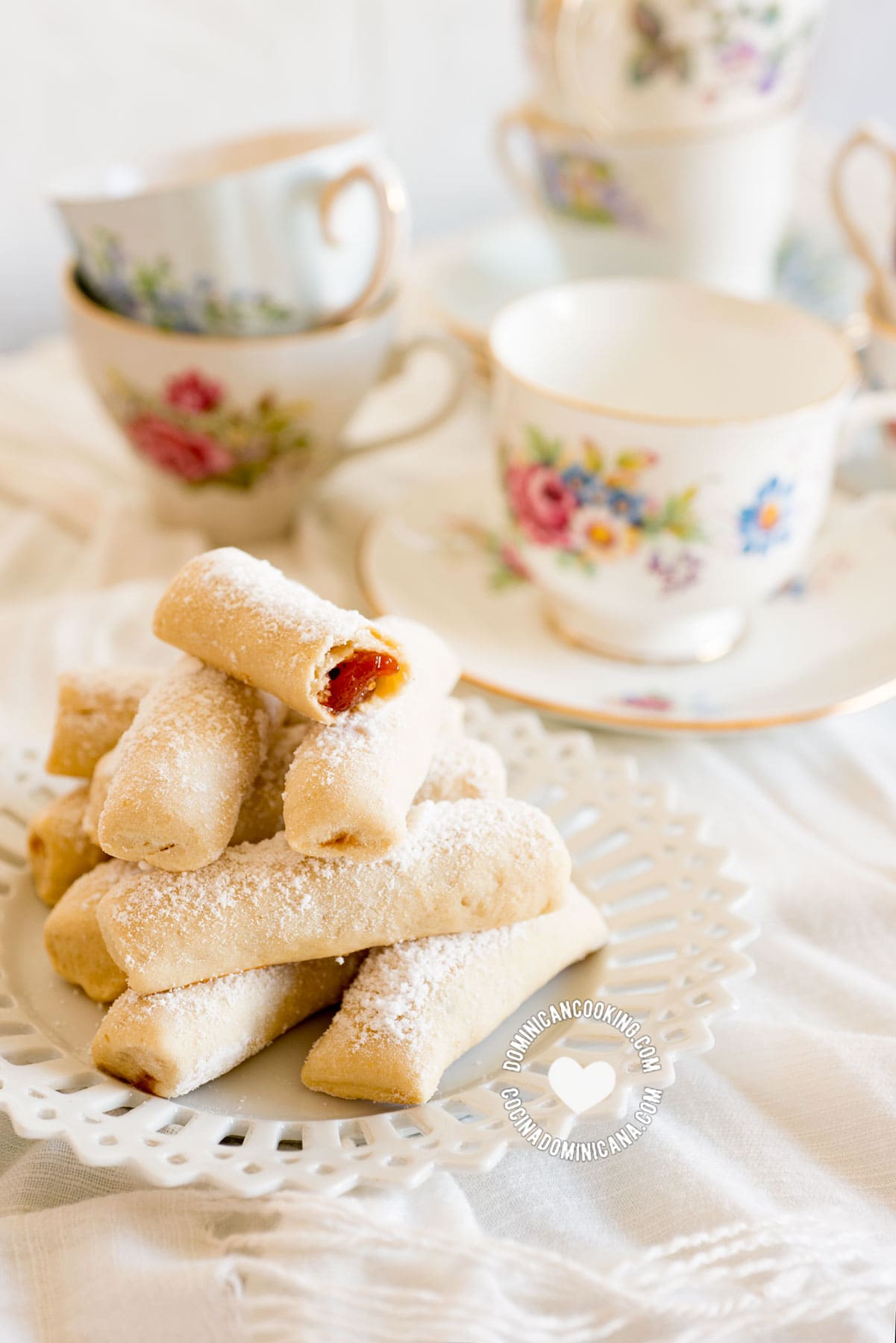 Deditos de novia (sugar-coated guava biscuits).