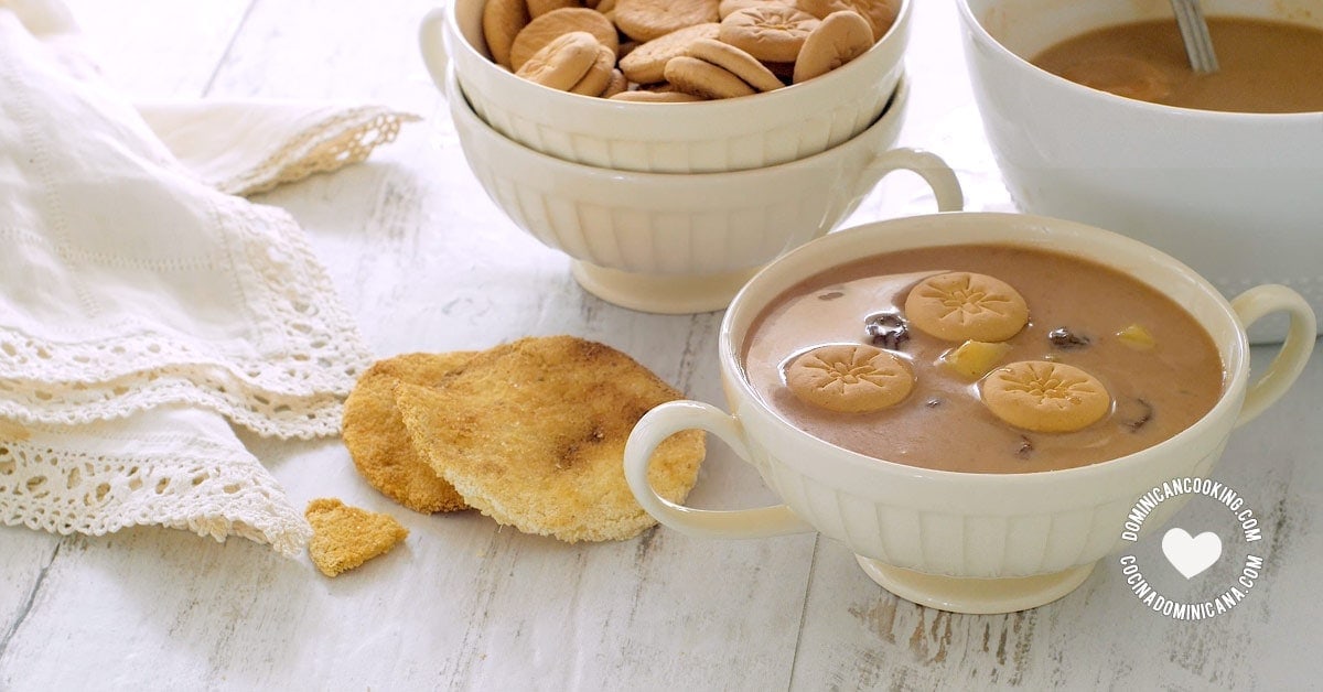 Habichuelas con dulce (sweet cream of beans).