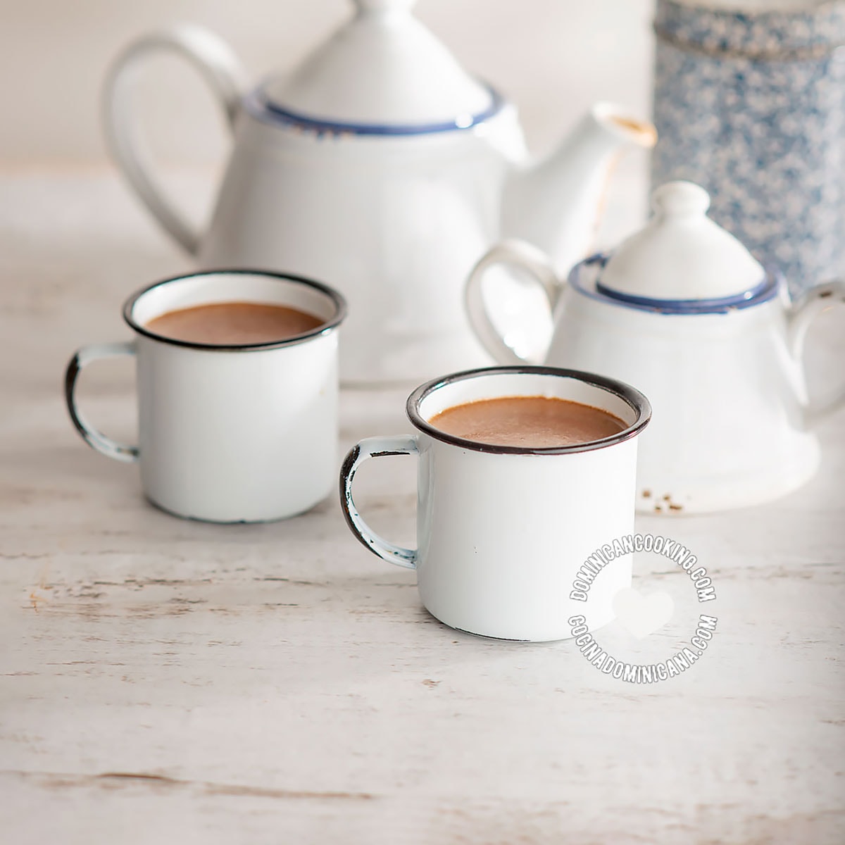 Hot chocolate (Dominican cocoa with milk).