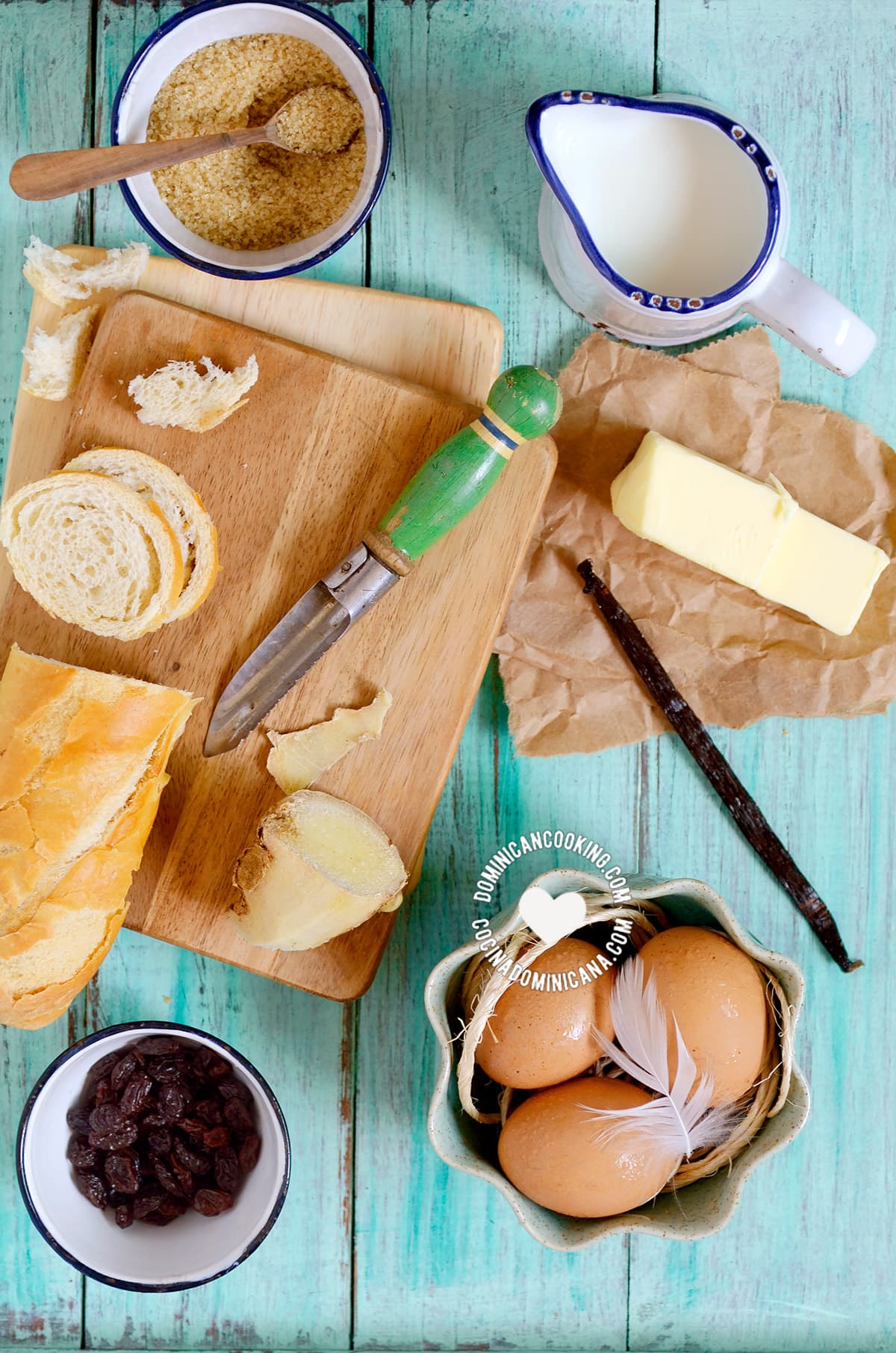 Ingredients pudín de pan (bread pudding).