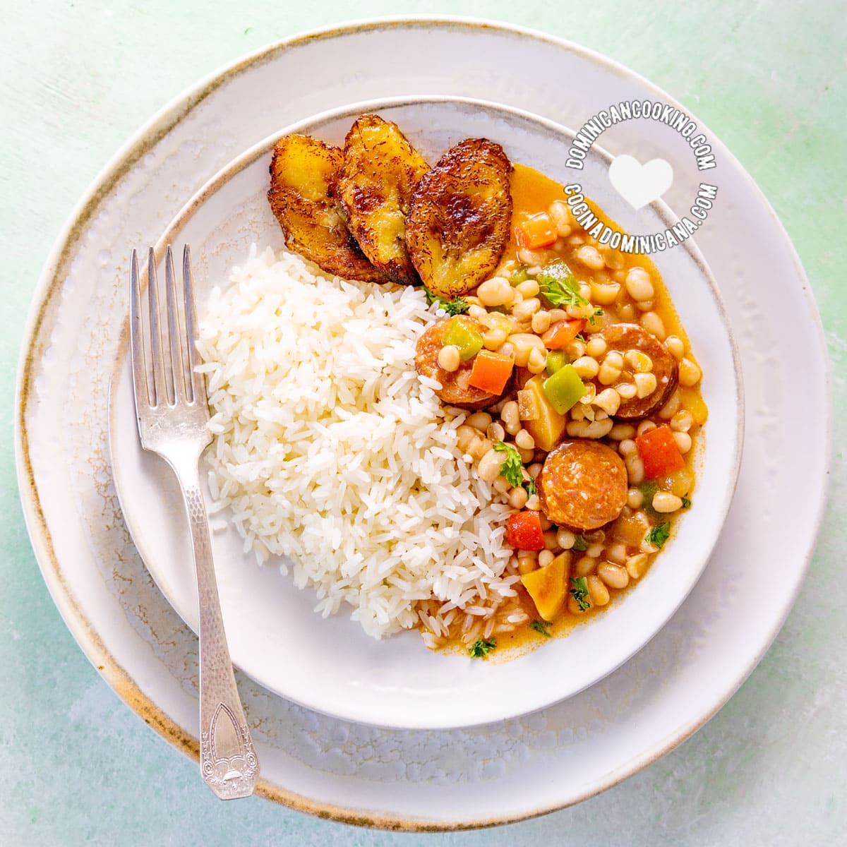 Habichuelas blancas guisadas (stewed small white beans)