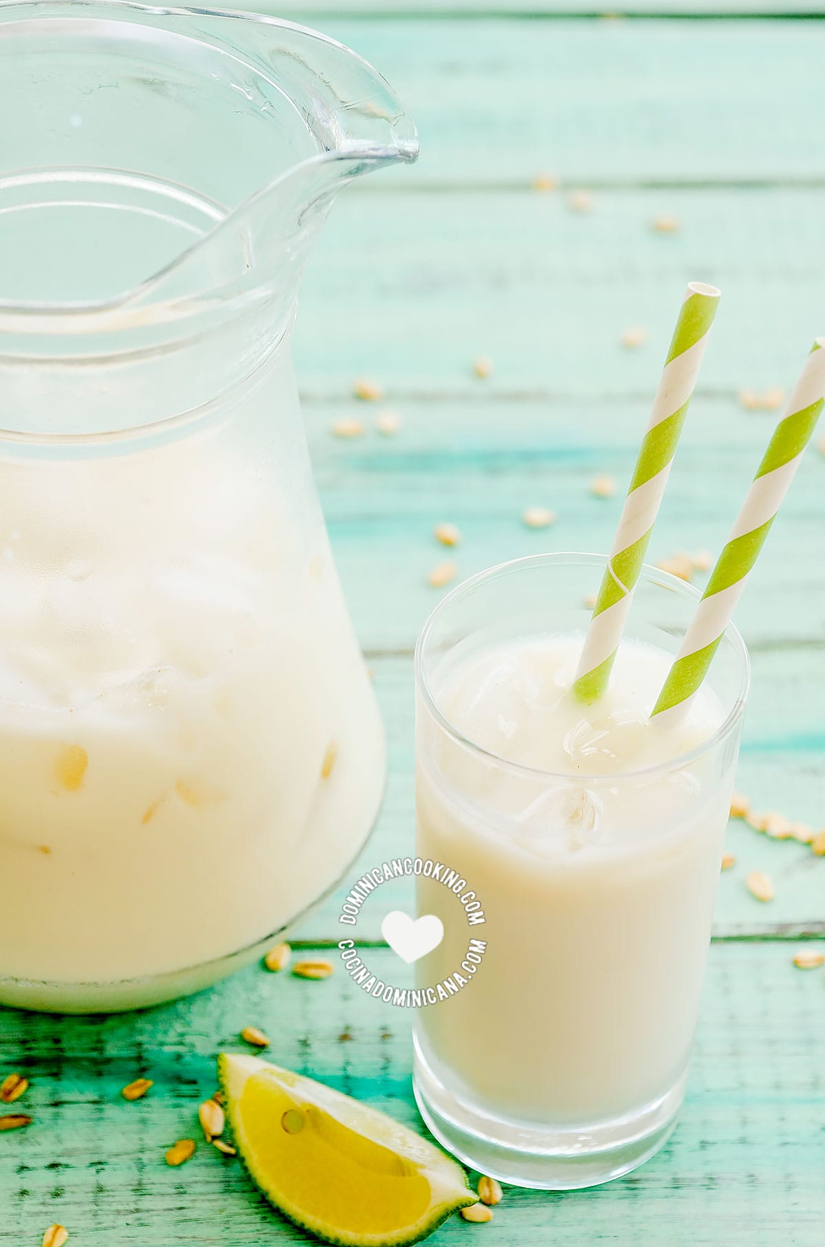 Jugo de avena (oatmeal and milk drink).