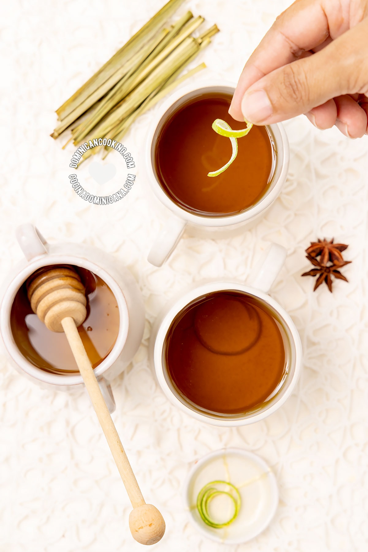 Lemongrass tea (te de limoncillo).