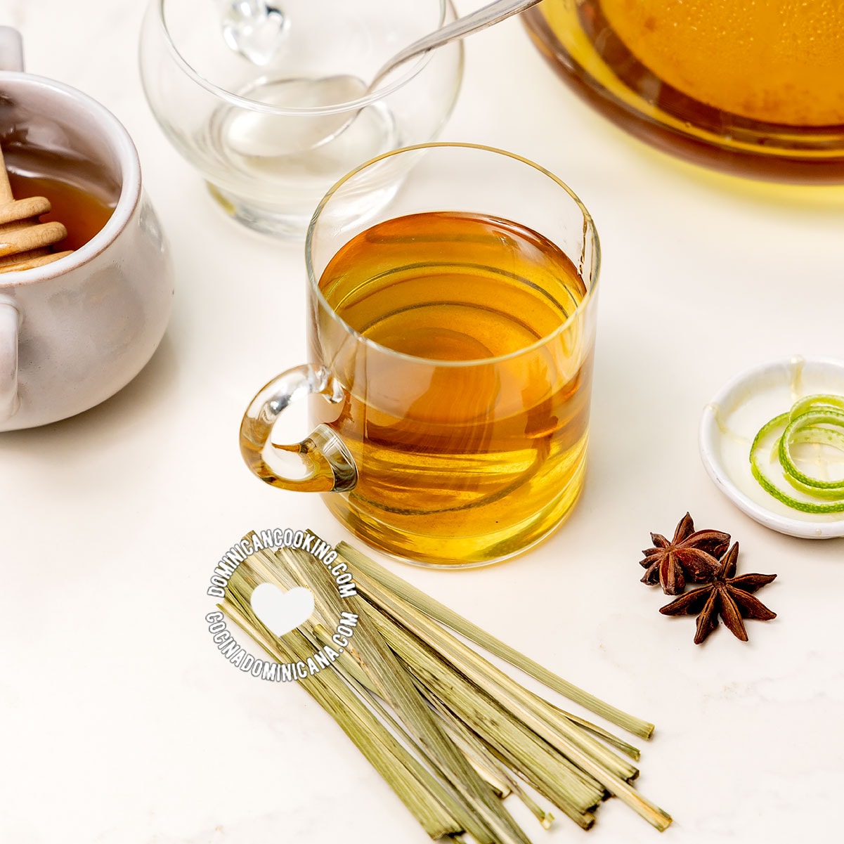 Lemongrass tea (te de limoncillo).