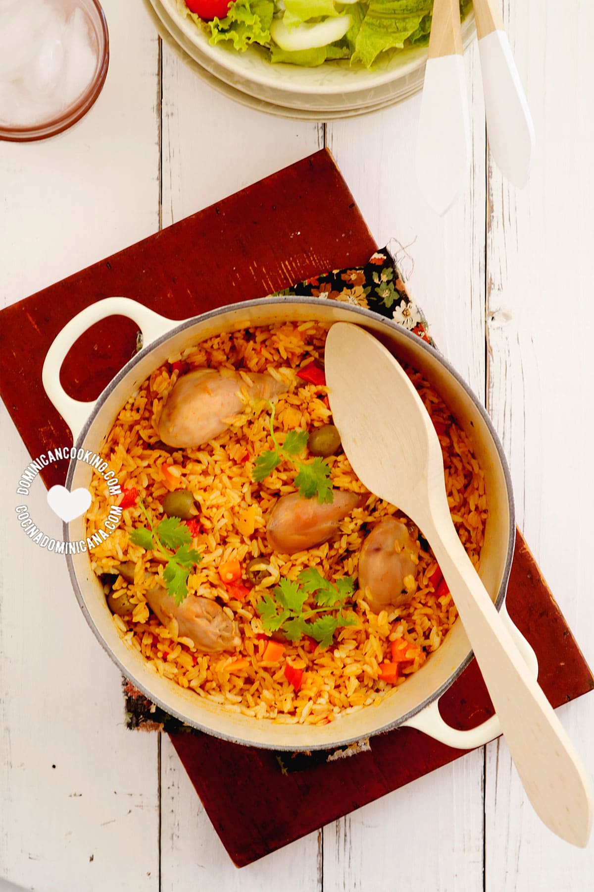 Locrio de pollo (rice with chicken).