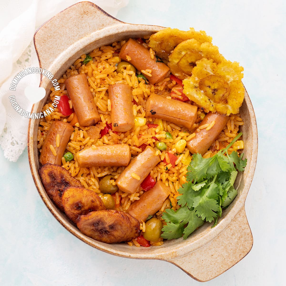 Locrio de salchicha (Dominican rice and viena sausage).